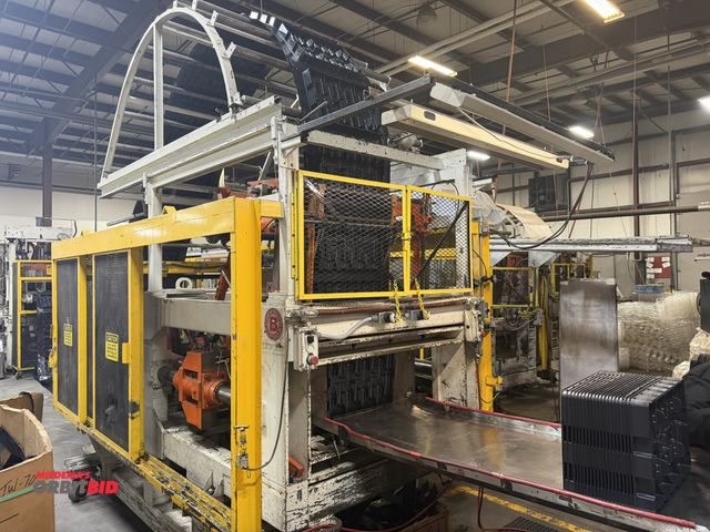 Lot 1-15818 - (1) Brown Machine Company, model TP-30, 480V, 3 phase trim press, S/N 2861, manufactured in 1968, 14...