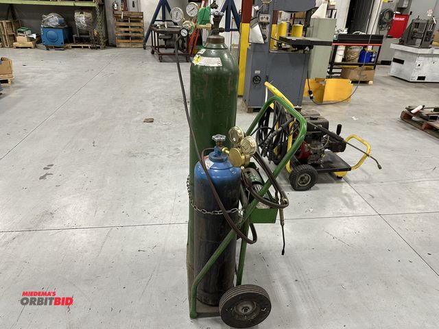 Lot 1-19171 - (1) oxygen/acetylene torch cart (TANKS NOT INCLUDED) with approx. 10' of hose, (2) regulators, addit...