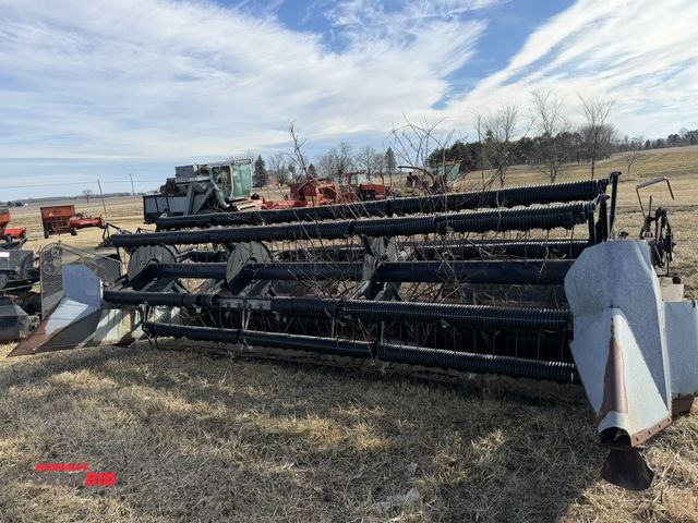 Lot 1-11800 - (1) make and model unknown (believed to be Allis-Chalmers), 14' foot grain head, for parts or repair...