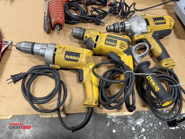 Lot 1-15552 - Lot of DeWalt power tools, includes (1) make and model unknown electric drill with 3/8" chuck, (1) m...