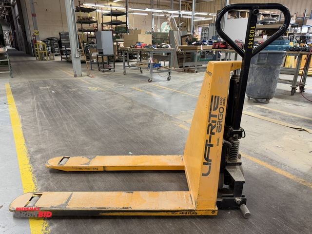 Lot 1-16252 - (1) Lift-Rite, model ERGO3000, 12V, 3000 lb. capacity electric pallet jack, in working condition, wi...