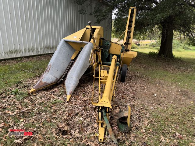 Lot 1-19966 - (1) Oliver, model 51, 1 row corn picker, 540 PTO shaft, 11' unload conveyor, rear pin hitch, S/N 115...
