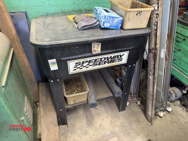 Lot 1-18552 - (1) Speedway Series solvent based parts washer.
