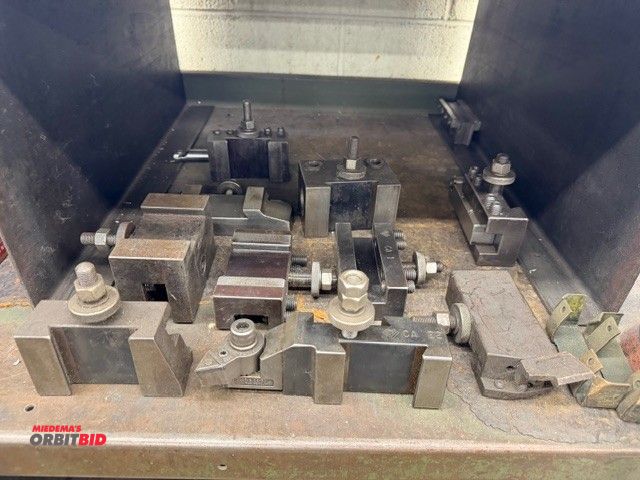 Lot 1-1680 - Lot of assorted lathe tool holders, includes shaver, grooving tool, and more.