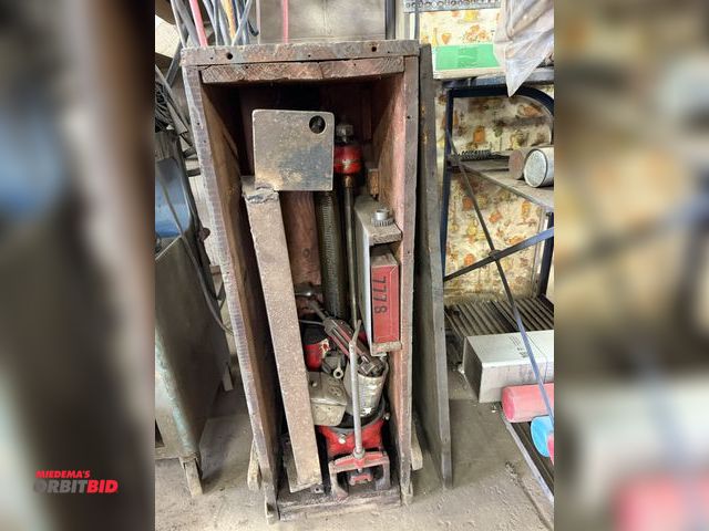Lot 1-18585 - (1) Van Norman Company portable boring machine with wood crate, missing electric motor, appears all ...