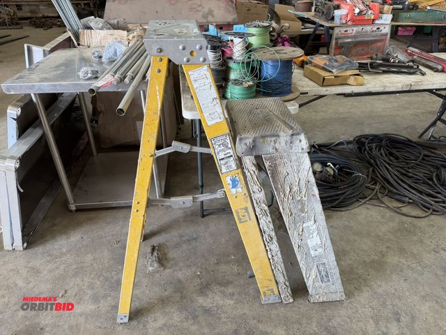Lot 1-1420 - (1) Louisville 3' aluminum step ladder, and (1) Werner Electro-Master 4' fiberglass and aluminum ste...