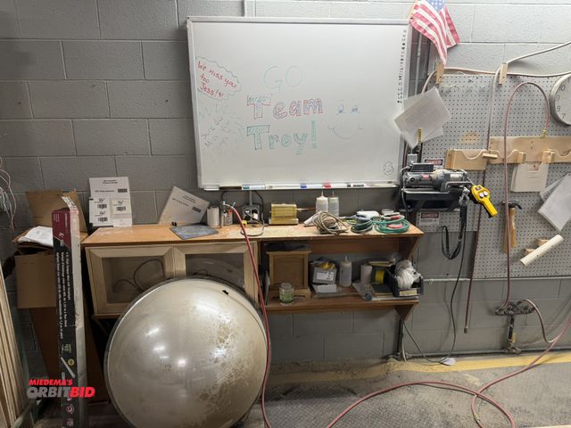 Lot 1-16667 - Contents of shelf, includes assorted pneumatic orbital sanders, Warn rope winch, safety mirror globe...