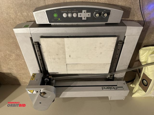 Lot 1-17800 - (1) Roland, model EGX-30A, desk top rotary engraver, S/N ZAL2154, with computer Acer 20" monitor, De...