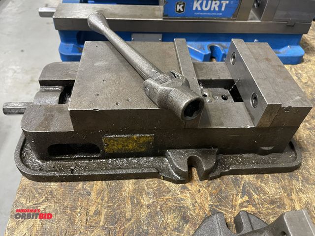 Lot 1-19342 - (1) 6" machinists vise.