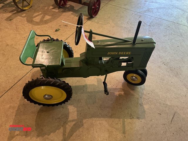 Lot 1-3215 - John Deere small 60 pedal tractor