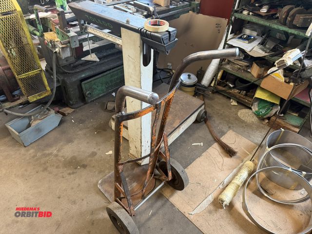 Lot 1-18677 - (1) Toledo Balance Scale with a 19" x 27" platform, includes 2-wheel dolly with 10" diameter solid w...