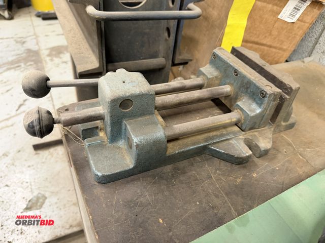 Lot 1-17119 - (1) 6" machinists quick vise.