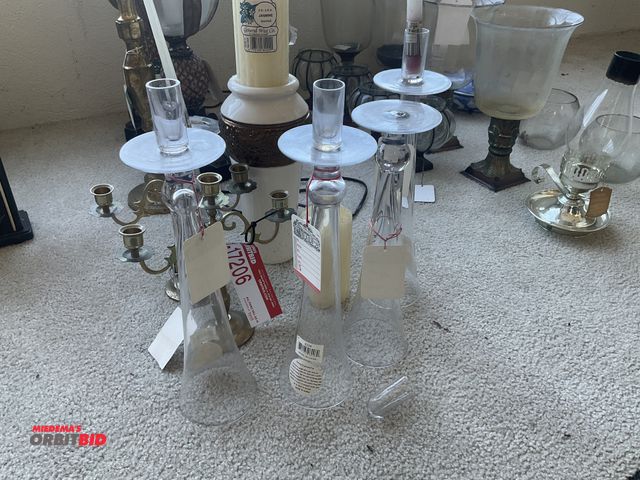 Lot 1-17206 - Lot of assorted home decor items.