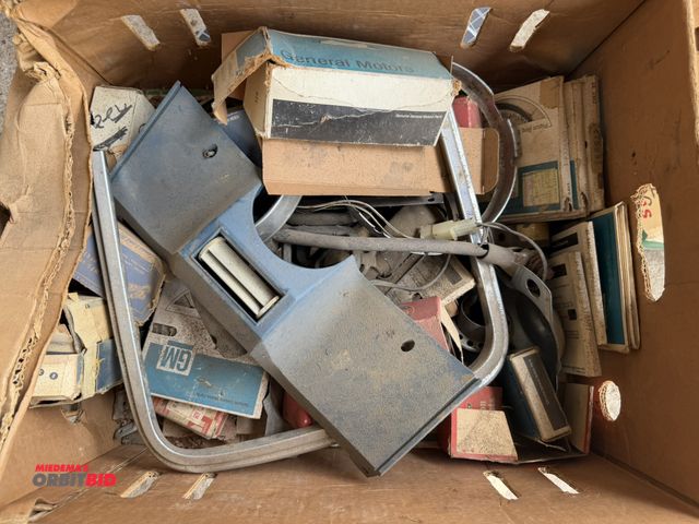Lot 1-8582 - Large lot of assorted vintage GM car parts.