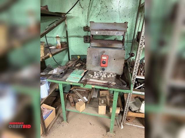 Lot 1-18463 - (1) Electric solder oven (110V) with table (approx. 39" wide x 29.5" deep x 33.5" tall), in working ...