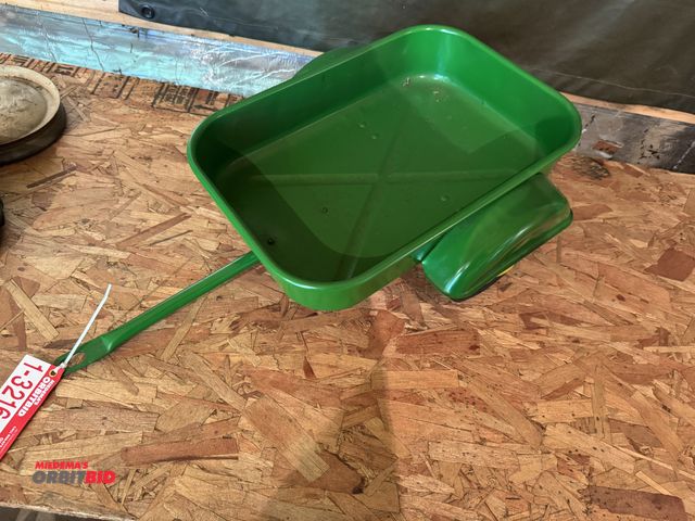 Lot 1-3216 - (1) John Deere wagon