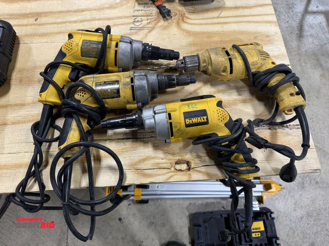 Lot 1-16423 - Lot of assorted corded tools, includes (1) variable speed Versa Clutch screwdriver, model DW267, (1)...