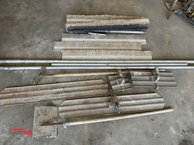 Lot 1-14148 - Lot of assorted floats and brushes, includes (1) 10" and (1) 24" aluminum bull float (both with cent...