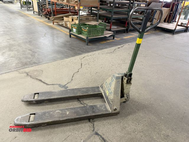 Lot 1-16309 - (1) Crown approx. 3000 lb. capacity hydraulic pallet jack, in working condition.