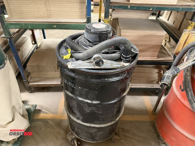 Lot 1-16679 - (1) Dayton, model AYE60, 55 gallon drum vac top, includes 55 gallon drum with cart and hose.