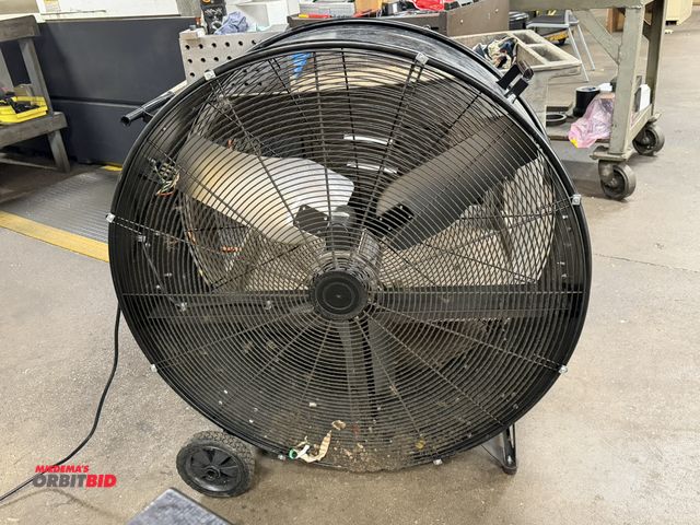 Lot 1-11046 - (1) model 39UK56, 47" diameter air mover floor fan.