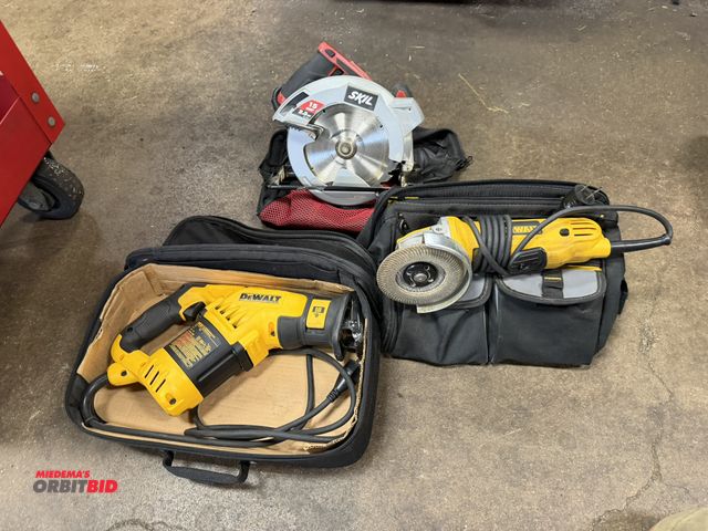 Lot 1-12485 - Lot including (1) Skil, model 5280, 120V, 15 amp/21.5 HP, 7 1/4" circular saw with canvas case, (1) ...
