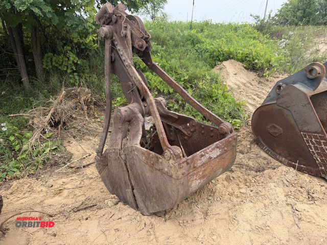 Lot 1-18336 - (1) clam shell bucket, each section is approx. 30" (60" total width) x 34" depth.