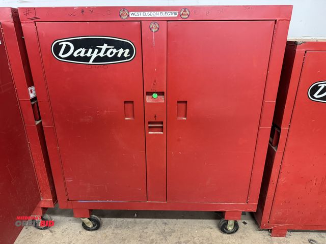 Lot 1-6355 - (1) Dayton Jobox, model 6A579C, 60" long x 24" deep x 66.5" tall, on casters, 2000 max capacity, doe...