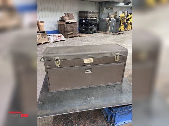 Lot 1-3551 - #2 Large Kennedy Tool Box
