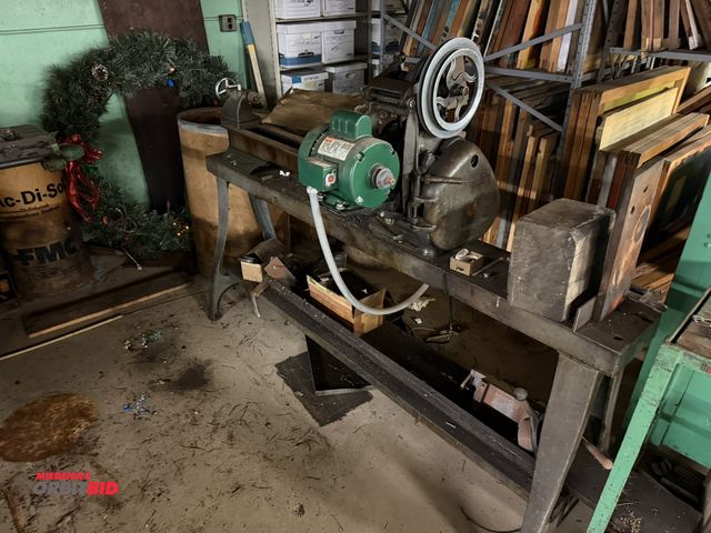 Lot 1-18511 - (1) Atlas lathe, approx. 30" bed length, single phase, 1/2 HP motor, believed to be in working condi...
