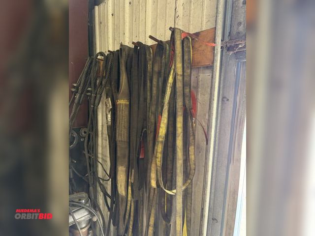 Lot 1-6467 - Large lot of assorted cable style steel chokers, 3 pt. heavy duty choker chain, various nylon strap ...