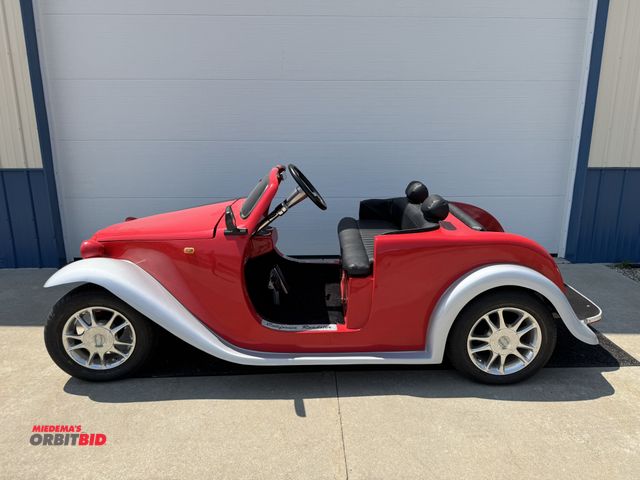 Lot 1-6510 - (1) 2004 American Classic California Roadster 48V electric golf cart, VIN MI0253A243L062606, interna...