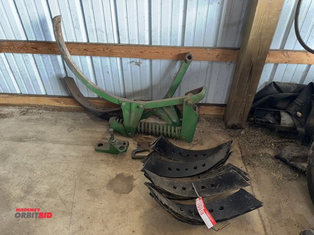 Lot 1-19918 - (5) right handed chisel plow teeth, (5) left handed chisel plow teeth, and (2) used shanks, 1 with s...