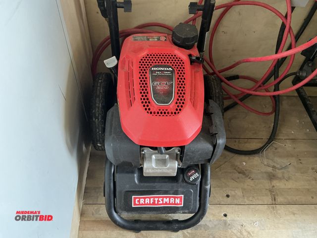 Lot 1-19426 - (1) craftsman 3300 psi 2.4 GPM premium gas pressure washer Honda GCV 200 gas motor includes wand and...
