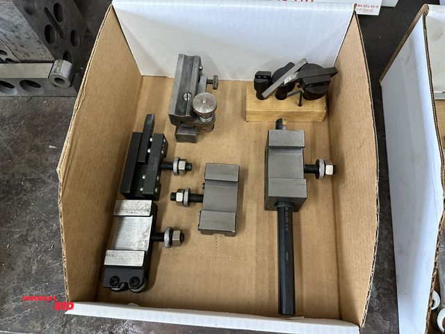 Lot 1-519 - Lot of assorted lathe tool holders and tooling, includes Phase III, 250-105 tool holding with boring...