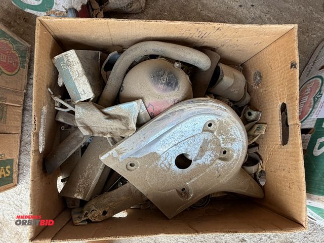 Lot 1-8565 - Lot of assorted vintage car parts.