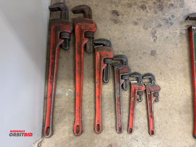 Lot 1-6336 - Lot of 6 assorted pipe wrenches, includes (2) 24" Ridgid, (1) 18" Ridgid, (2) 10" Ridgid, and (1) 14...