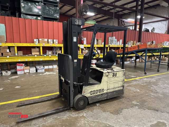 Lot 1-2528 - (1) Crown 30SCTT electric lift truck, sit down, rider type, 3-wheel configuration, solid tires, over...