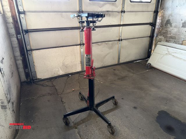 Lot 1-1100 - (1) Torin "Big Red" 1000 lb. capacity transmission jack.