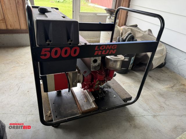Lot 1-12156 - (1) gas powered 8 HP, Briggs &amp; Stratton generator, 120V.