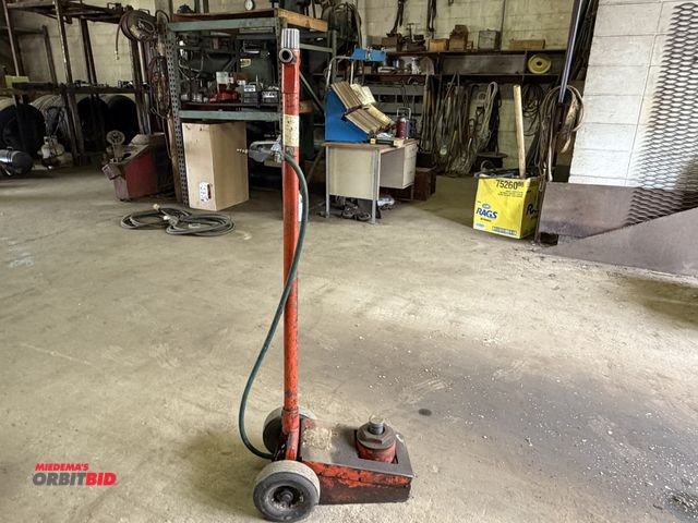 Lot 1-18159 - (1) make and model unknown air powered, portable truck jack, capacity is unknown (label is illegible...