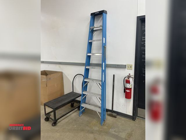 Lot 1-18972 - (1) Werner 8' fiberglass step ladder, and (1) product cart, 34" long x 15" wide x 17" tall.