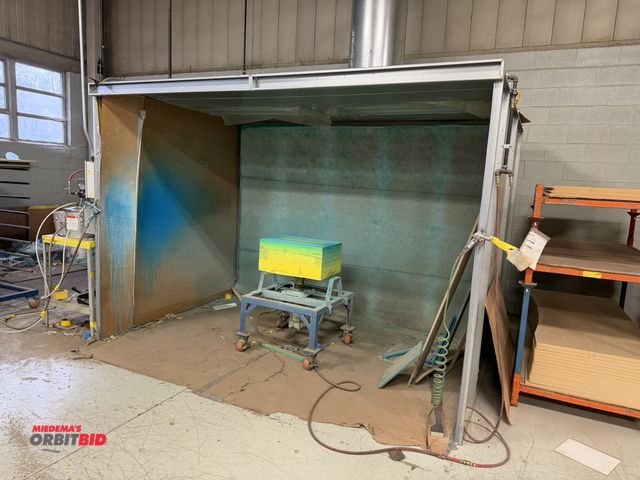 Lot 1-17286 - (1) Standard Tool &amp; Equipment Company 123" width x 86" height x 108" depth paint booth with a 10...
