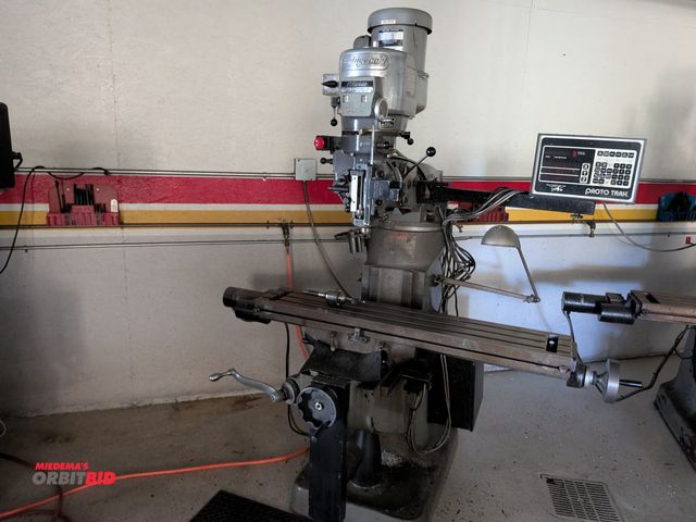 Lot 1-6551 - 1988 Bridgeport CNC Vertical Milling Machine, 2HP, does not include a machinist vise, 9" x 48" T-Slo...