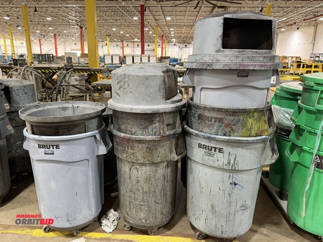 Lot 1-5361 - Lot of approx. (10) various Rubbermaid Brute trash cans, with (4) tops, and (4) rolling bases.