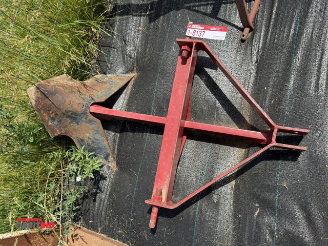 Lot 1-8137 - (1) 3 pt. single plow hitch attachment.