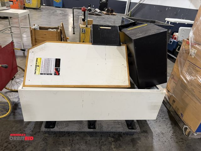 Lot 1-5625 - Lot of assorted office furniture, includes (1) 36" width x 64" height x 18" depth 2-door cabinet, (2...
