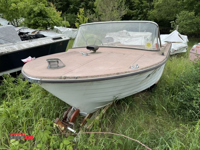 Lot 1-6653 - (1) StarCraft 14' speed boat, for parts or repair, severe weather damage, no motor, no visible Hull ...