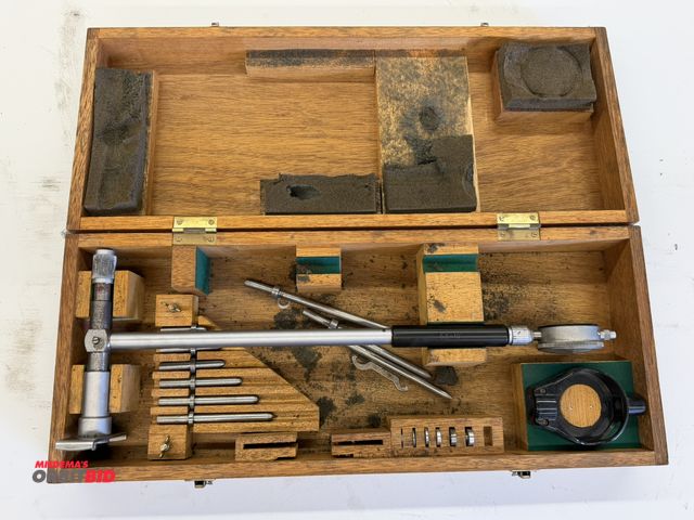 Lot 1-6213 - (1) Mitutoyo #511-182, 6.5"-10" dial bore gauge set with wood case (may be incomplete).