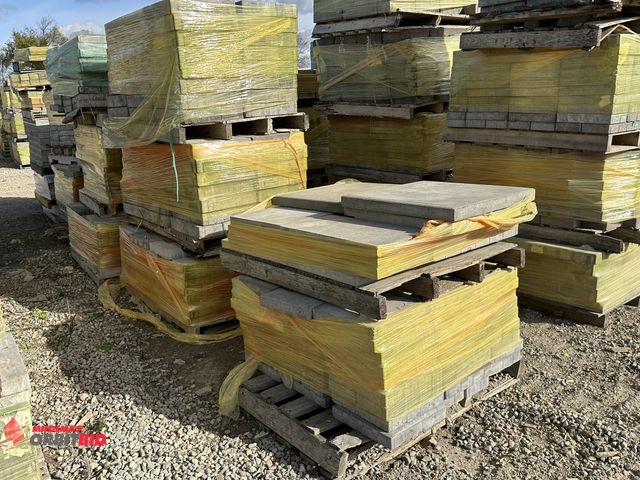 Lot 1-15798 - (8) skids of assorted landscape pavers and blocks, includes 24" x 24" x 2", 24" x 12" x 2", 15" x 3"...